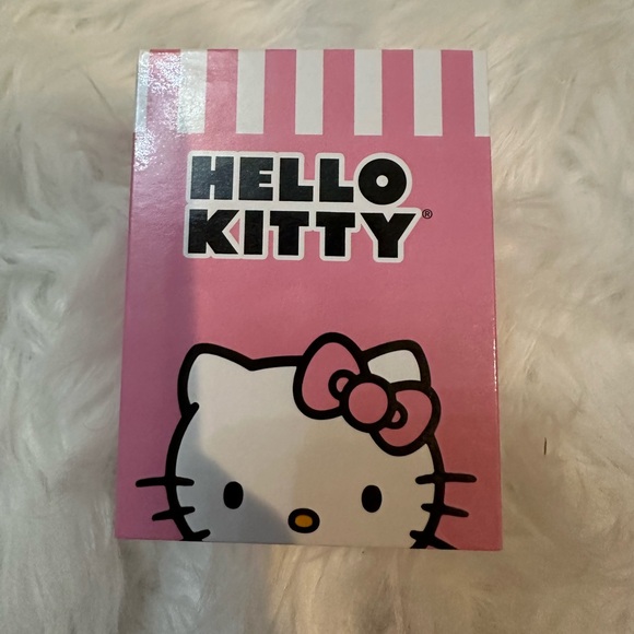 NIB Hello Kitty watch - Picture 2 of 4